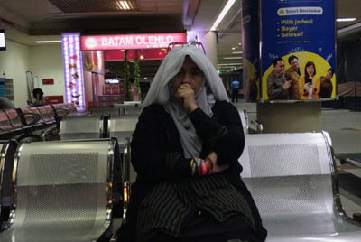 Neno Warisman Tertahan di Bandara Batam